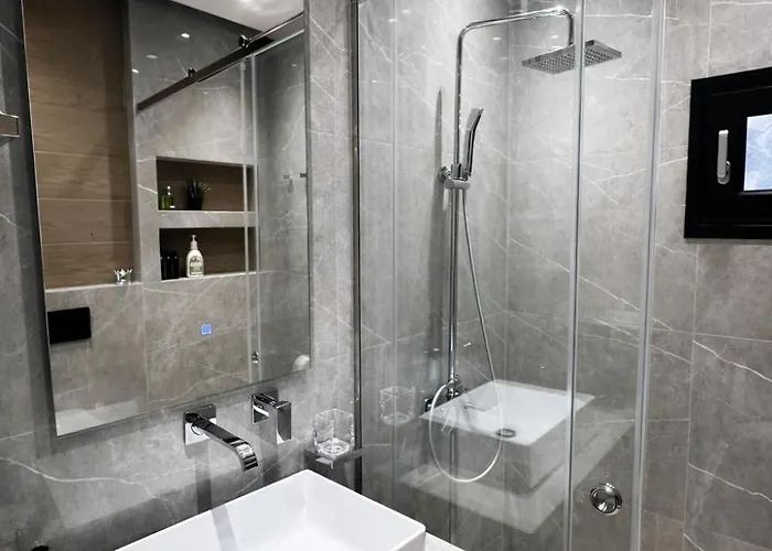 Апартаменты Treverie -modern 3br For Families & Friends *